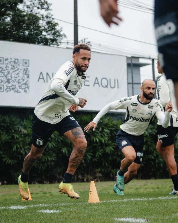Neymar é relacionado pelo Santos para clássico contra o Palmeiras pela Copa do Brasil